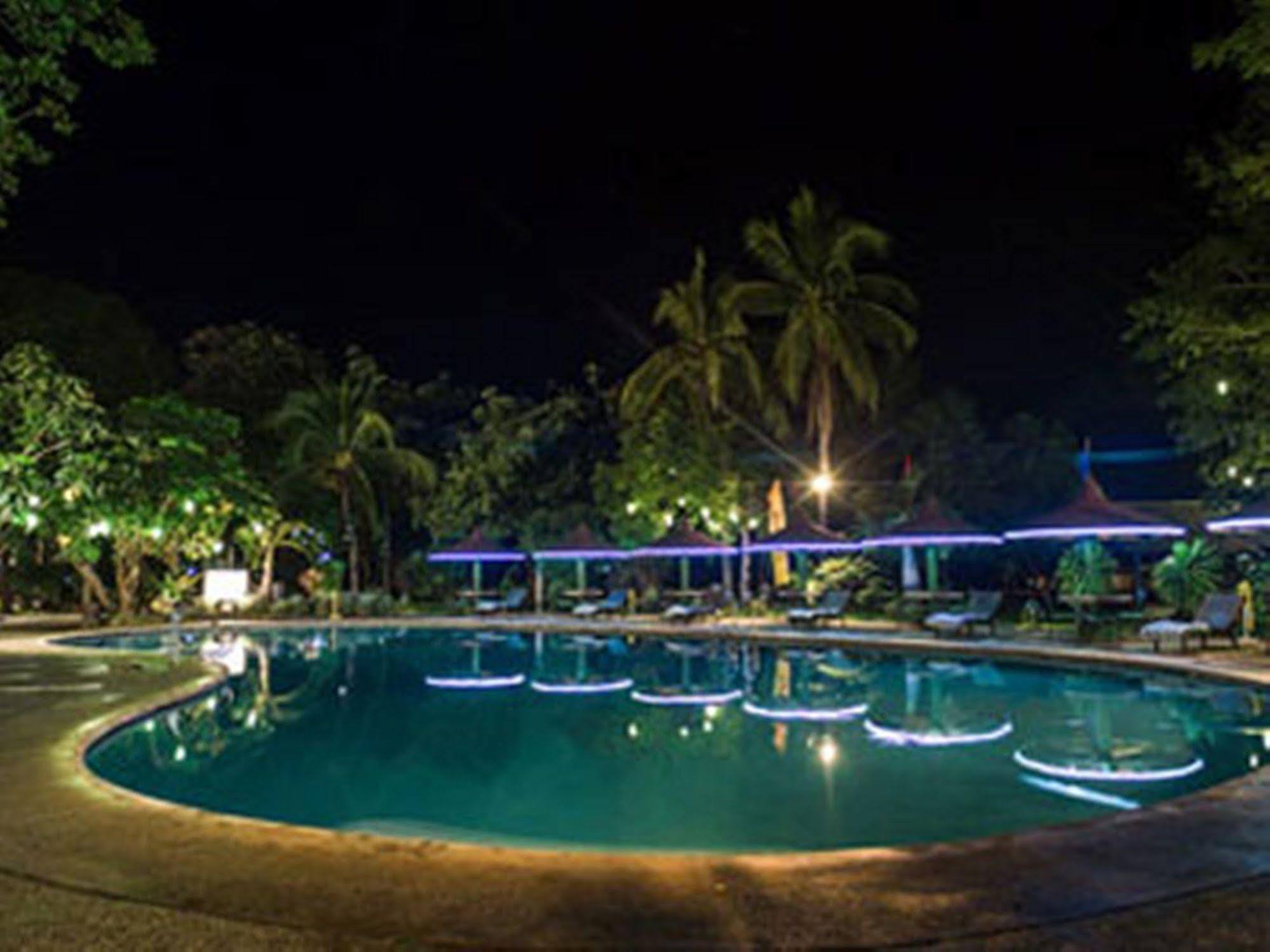 Matabungkay Beach Hotel 利安 外观 照片