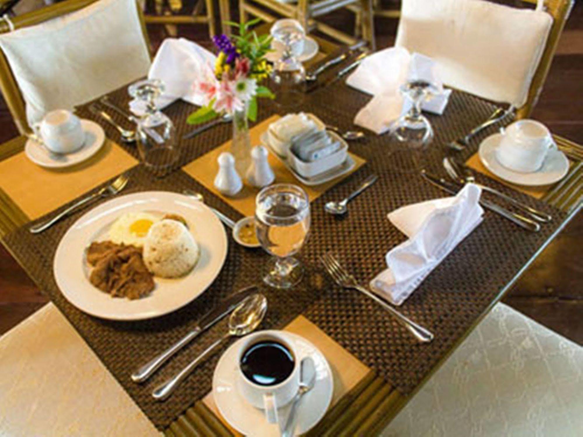 Matabungkay Beach Hotel 利安 外观 照片