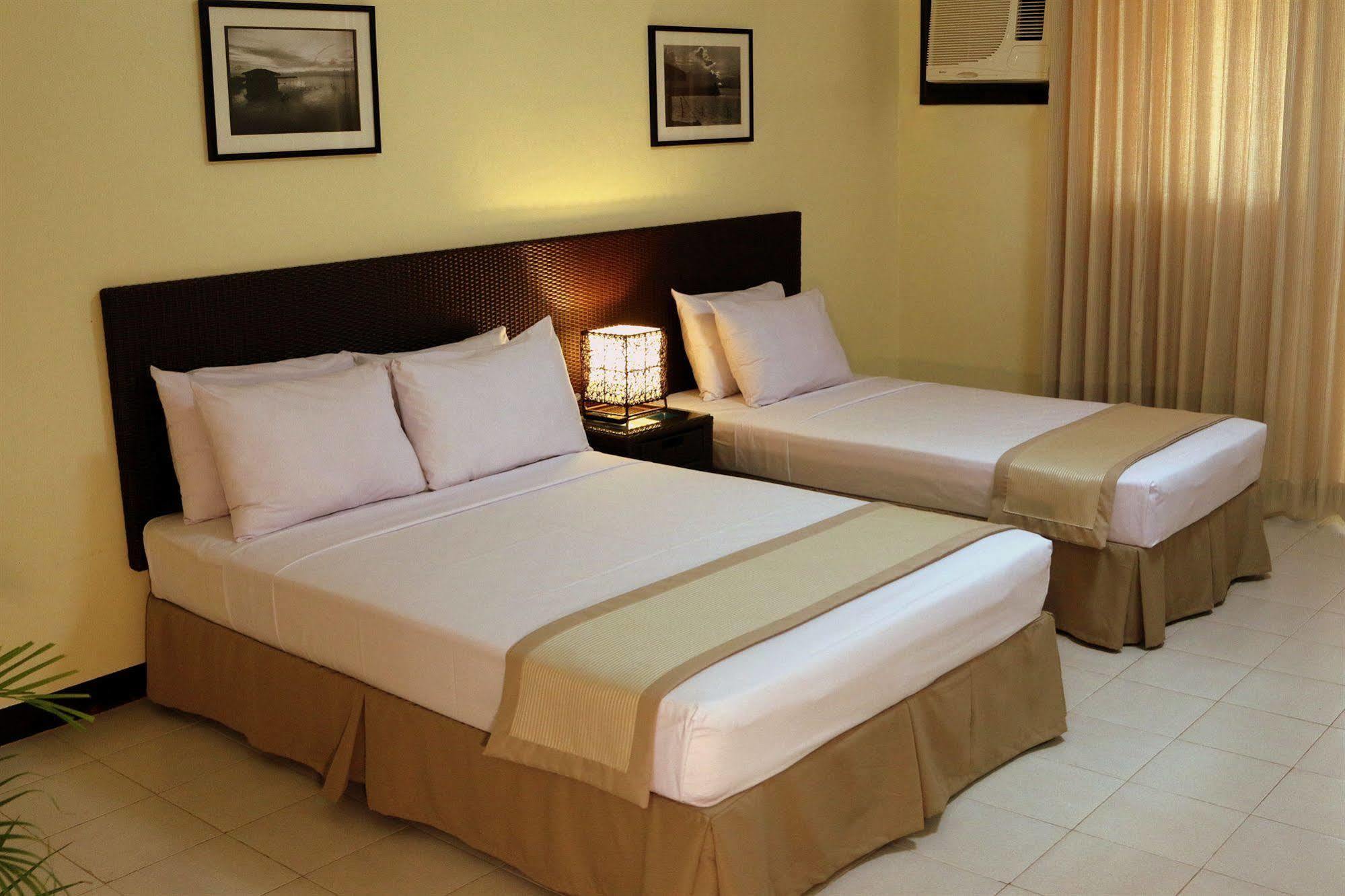 Matabungkay Beach Hotel 利安 外观 照片