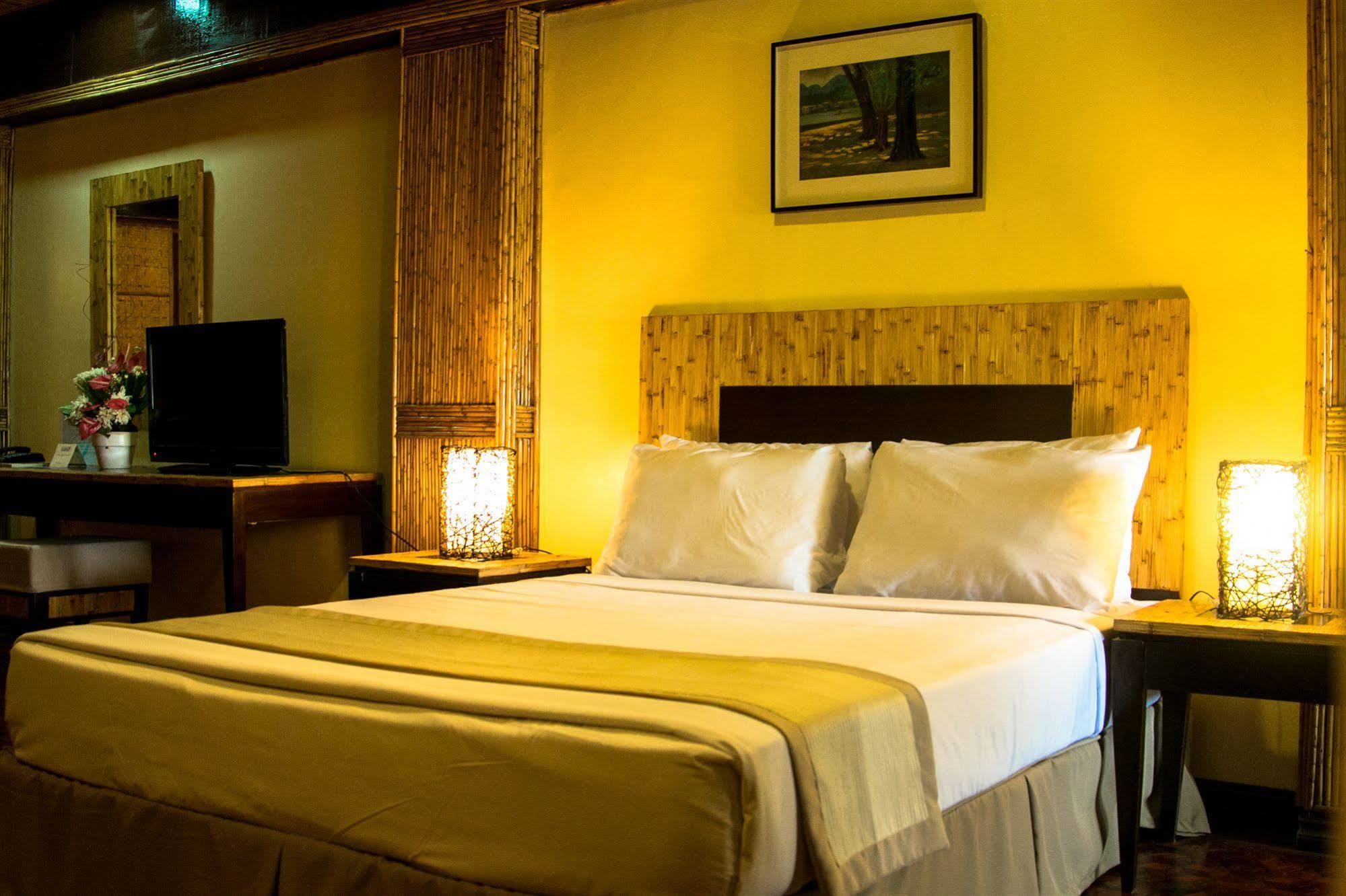 Matabungkay Beach Hotel 利安 外观 照片